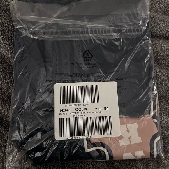 Pink VS campus cotton  tee NWT M - Picture 3 of 3